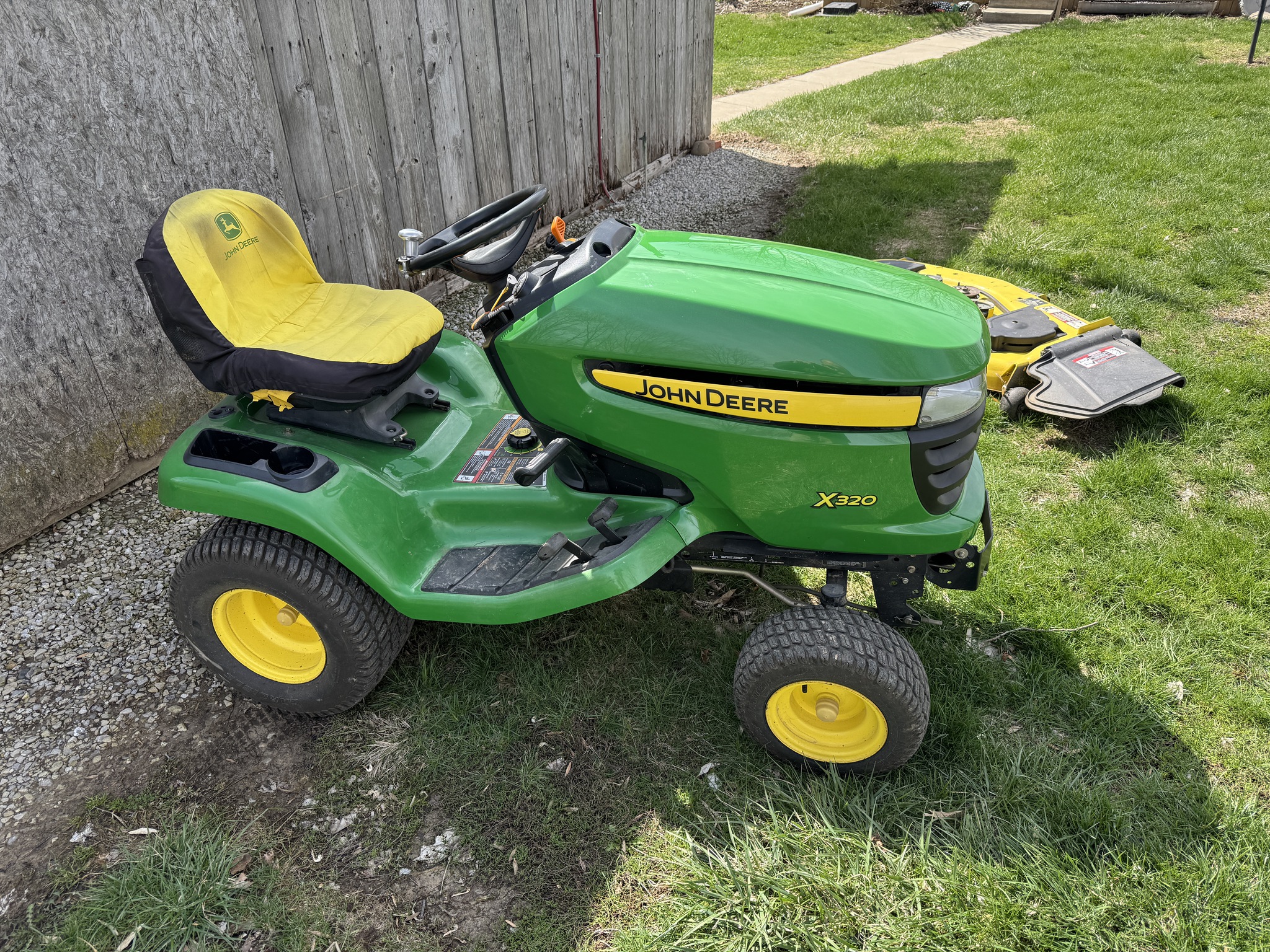 2007 John Deere X320 Image 1