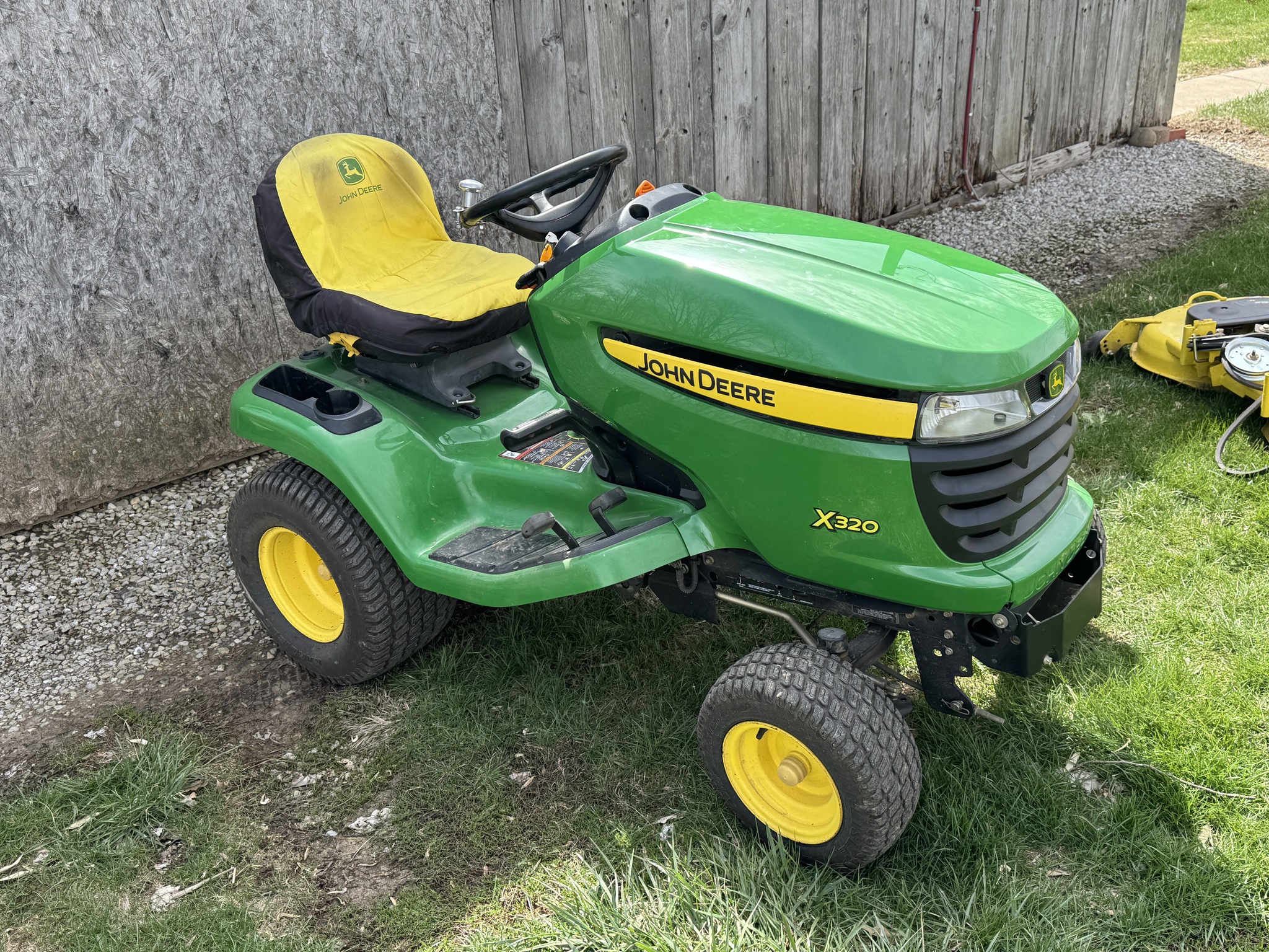 2007 John Deere X320 Image 20