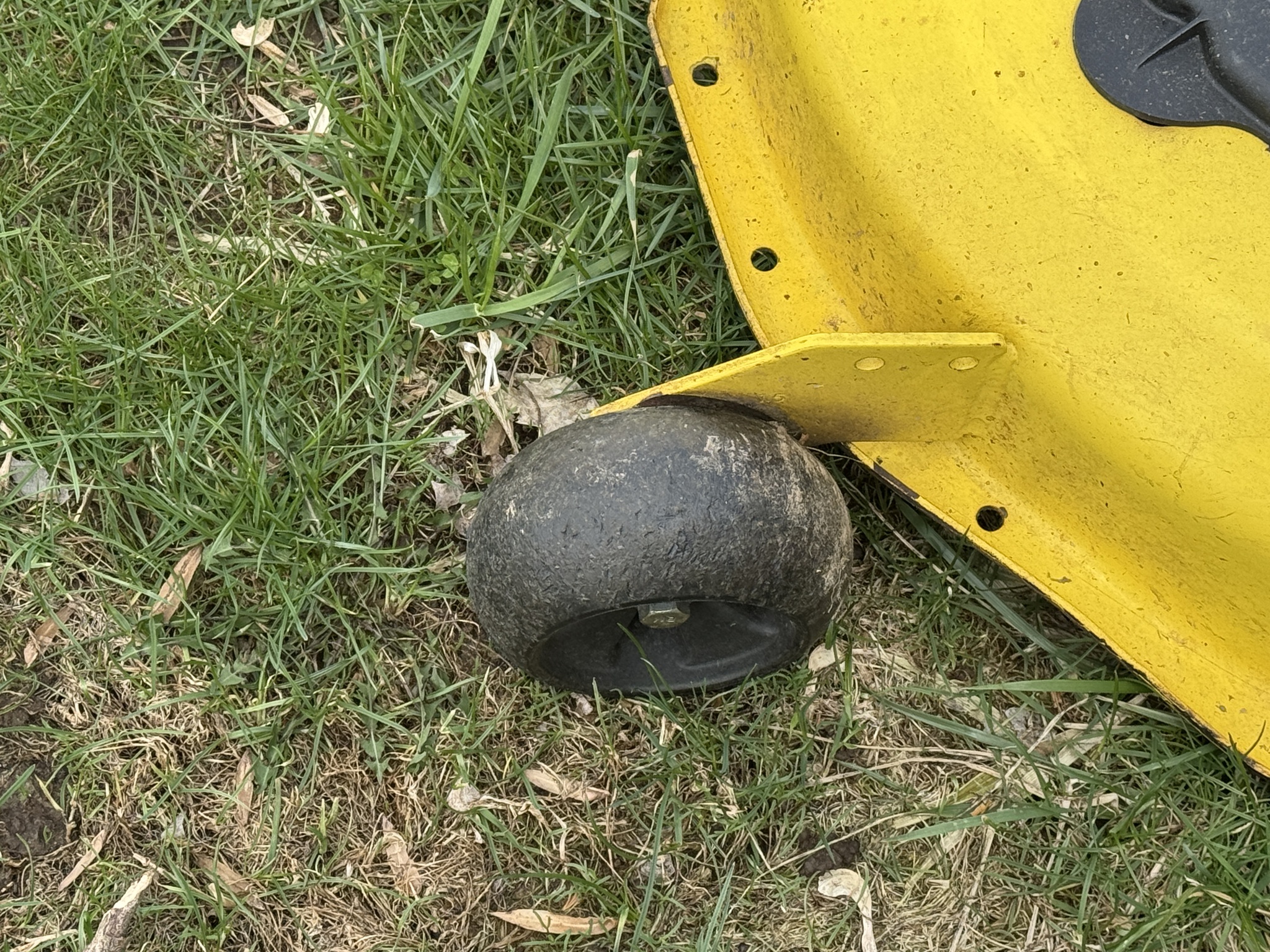 2007 John Deere X320 Image 23