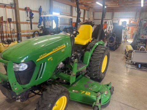 Photo of 2012 John Deere 2520