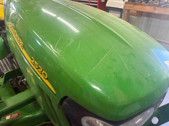 Photo of 2012 John Deere 2520