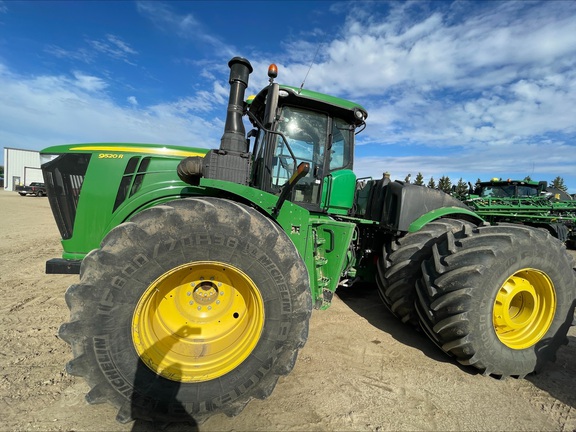Photo of a 2019 John Deere 9520R