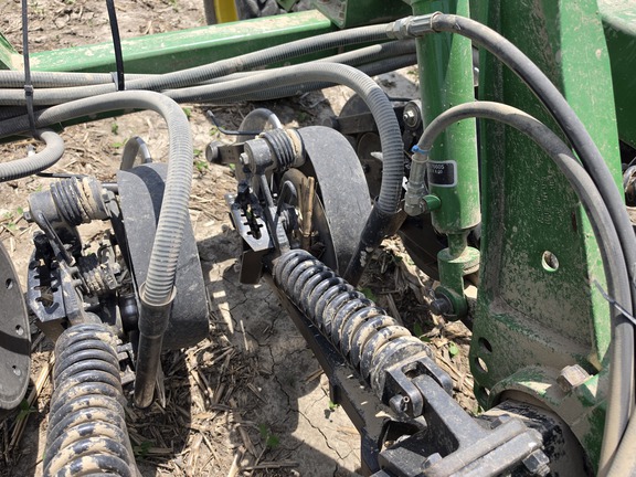 2004 John-Deere 1690
