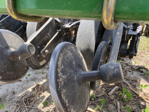 2004 John-Deere 1690