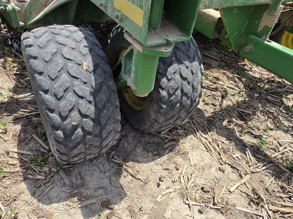 2004 John-Deere 1690