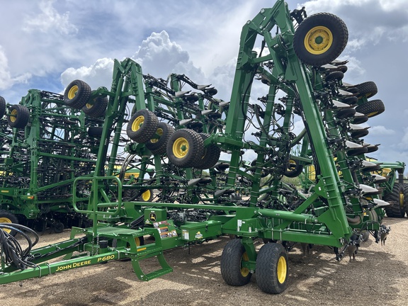 John Deere P680