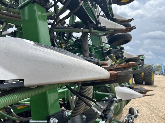 Used 2025 John Deere P680 Air Drills and Seeders at Horizon Ag & Turf in Lloydminster, AB - Photo4
