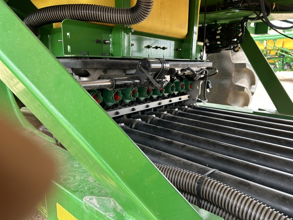 Used 2025 John Deere P680 Air Drills and Seeders at Horizon Ag & Turf in Lloydminster, AB - Photo11