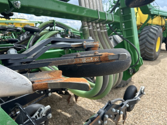 Used 2025 John Deere P680 Air Drills and Seeders at Horizon Ag & Turf in Lloydminster, AB - Photo5