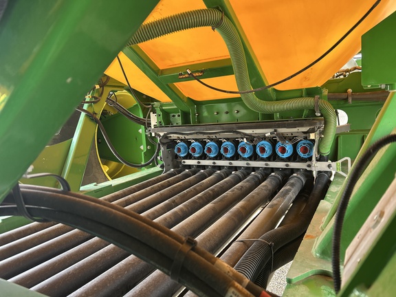 Used 2025 John Deere P680 Air Drills and Seeders at Horizon Ag & Turf in Lloydminster, AB - Photo12