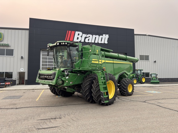 Photo of a 2025 John Deere X9 1000