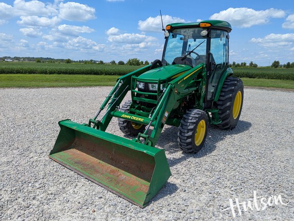 Photo of 2023 John Deere 4044R