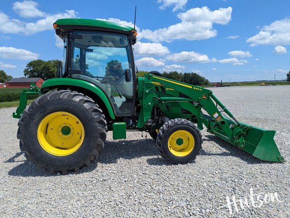 Photo of 2023 John Deere 4044R