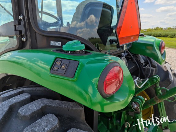 Photo of 2023 John Deere 4044R