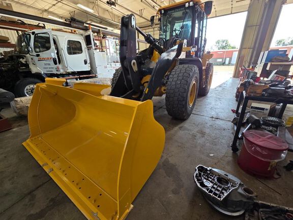 Photo of a 2024 John Deere 524P