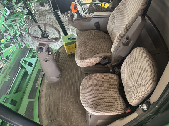 Photo of 2017 John Deere T670
