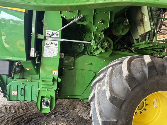 Photo of 2017 John Deere T670