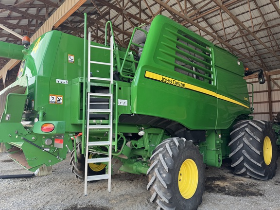 Photo of 2017 John Deere T670