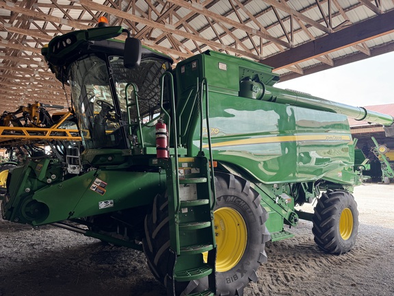 Photo of 2017 John Deere T670