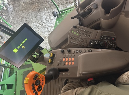 Photo of 2017 John Deere T670
