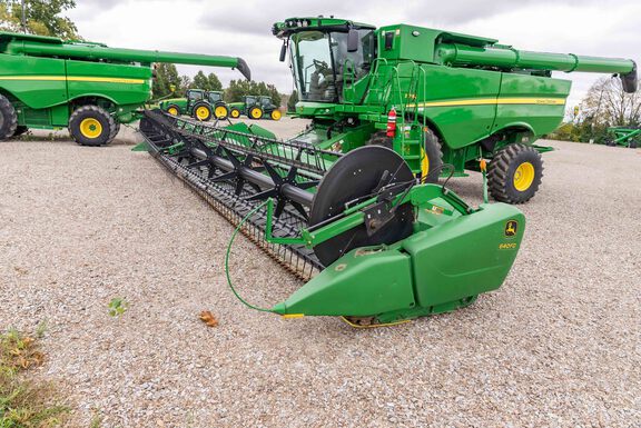 Used 2013 John Deere 640FD Combine Platforms at Koenig Equipment in Knightstown, IN - Photo0