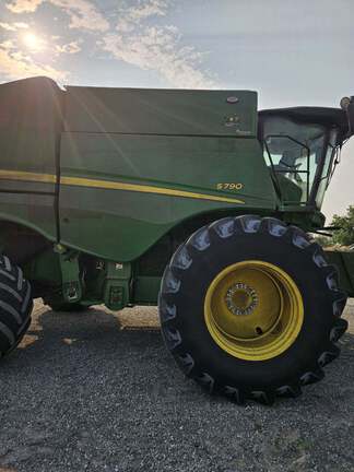 Photo of 2022 John Deere S790