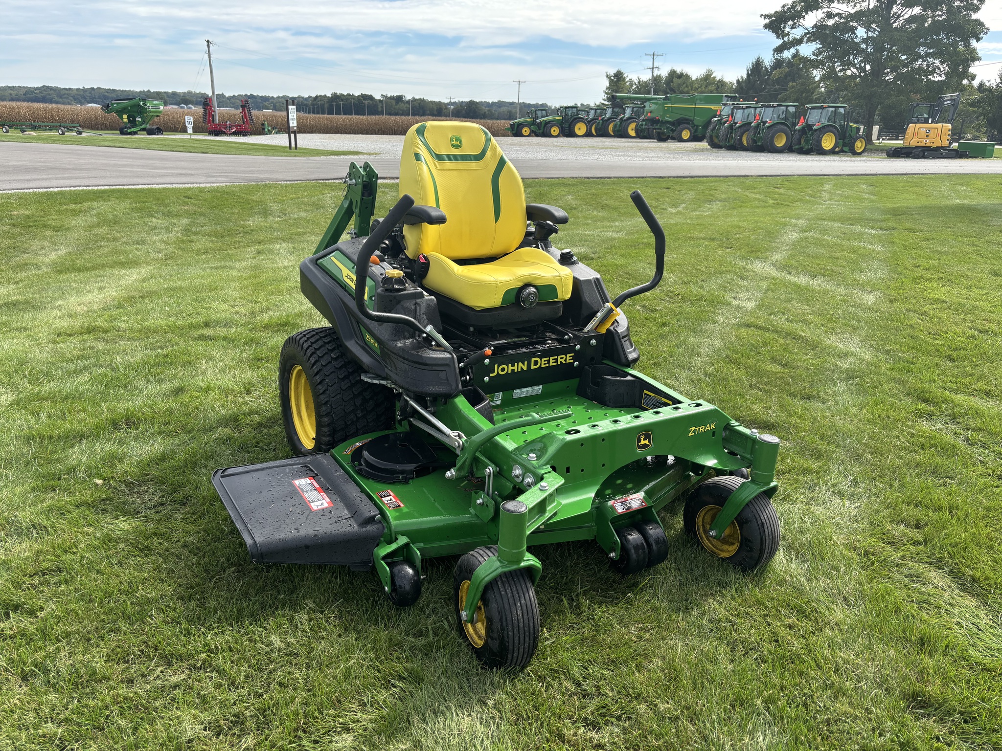 Used 2025 John Deere Z930M Zero Turn Mowers at Koenig Equipment in Urbana, OH - PhotoXL3