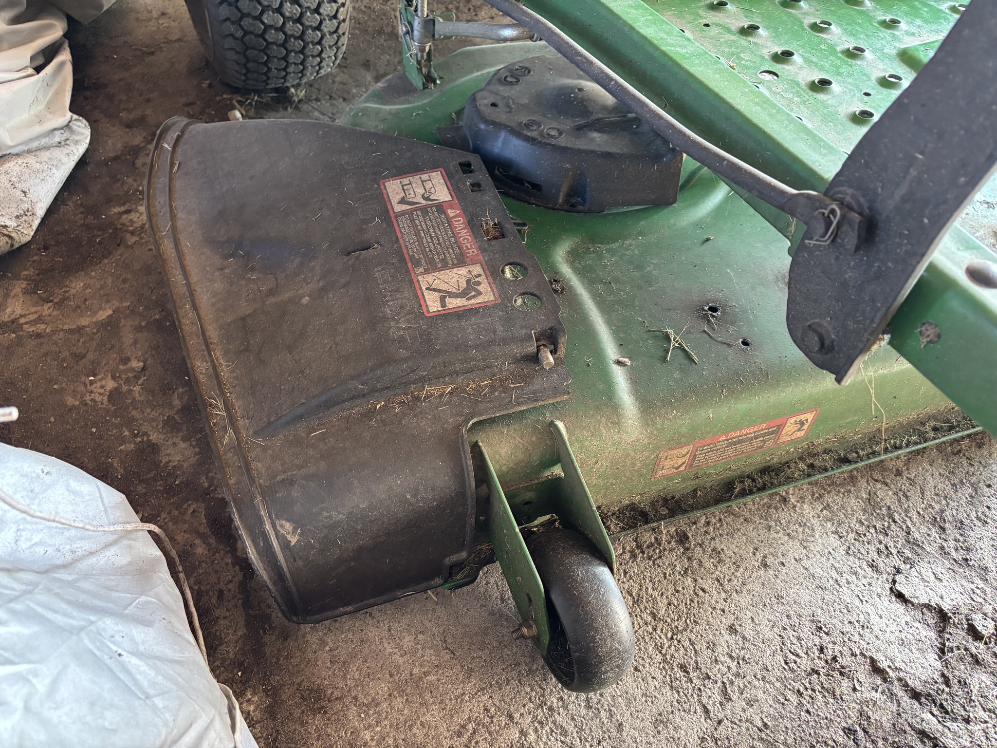 Used 2022 John Deere Z315E Zero Turn Mowers at Koenig Equipment in Tipp City, OH - PhotoXL11