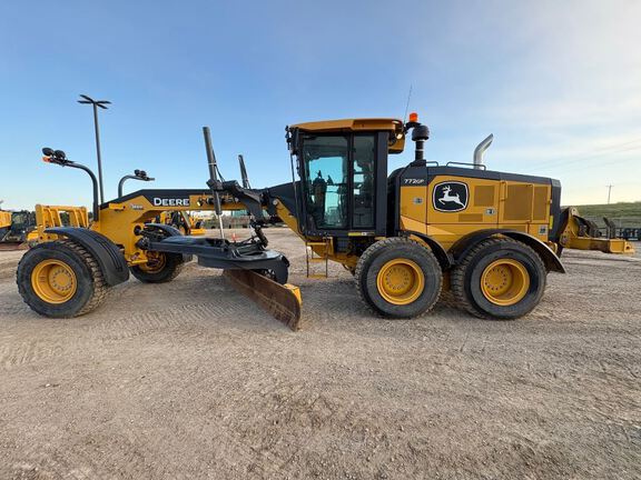 2021 John Deere 772G