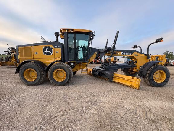 2021 John Deere 772G