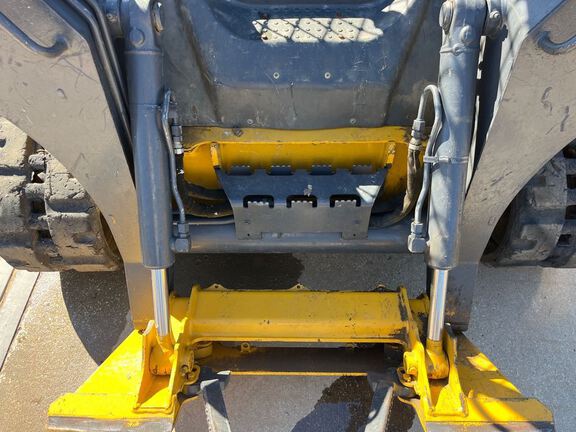 2015 John Deere 319E