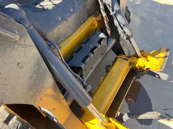 2015 John Deere 319E