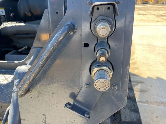 2015 John Deere 319E
