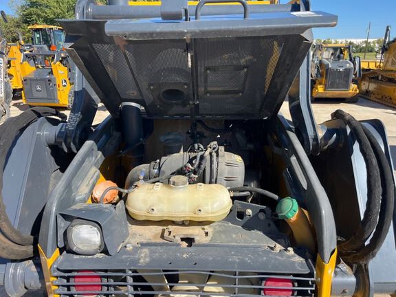 2015 John Deere 319E