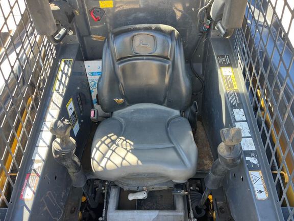 2015 John Deere 319E