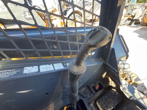 2015 John Deere 319E