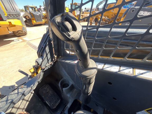 2015 John Deere 319E