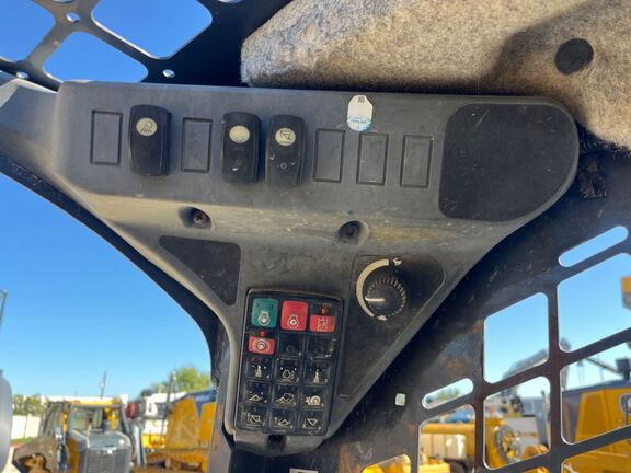 2015 John Deere 319E