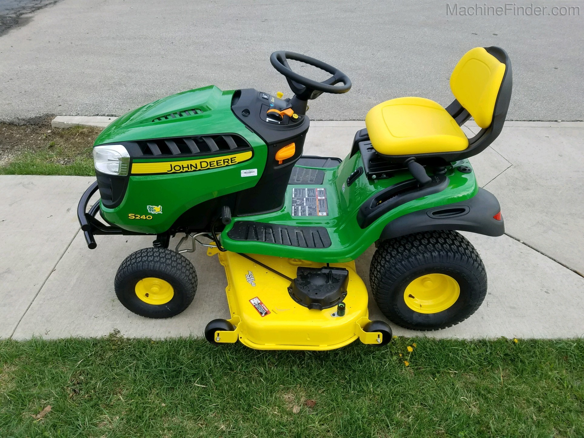 2019 John Deere S240 Image 1