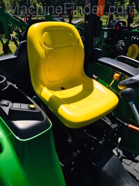 2020 John Deere 3032E Image 4