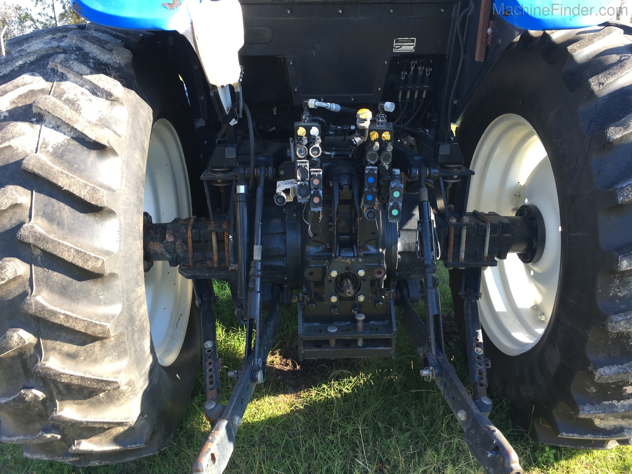 2000 New Holland TS6.140 Image 3