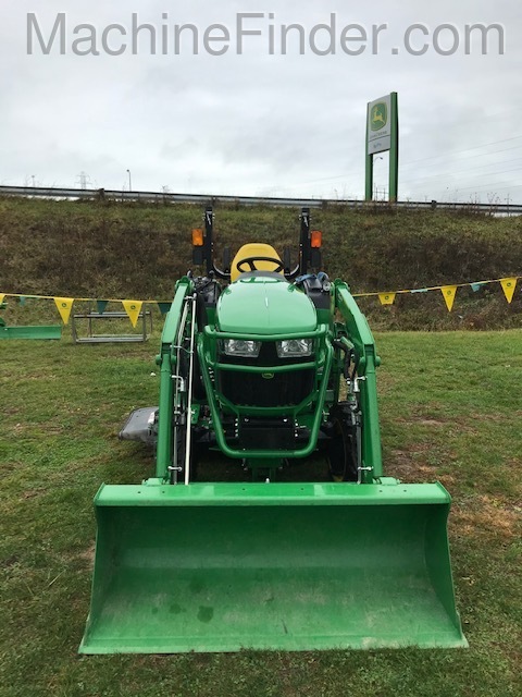 2017 John Deere 2032R Image 2