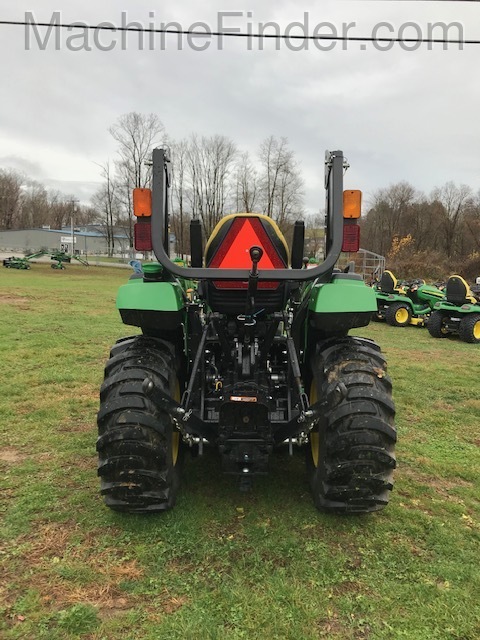 2017 John Deere 2032R Image 6