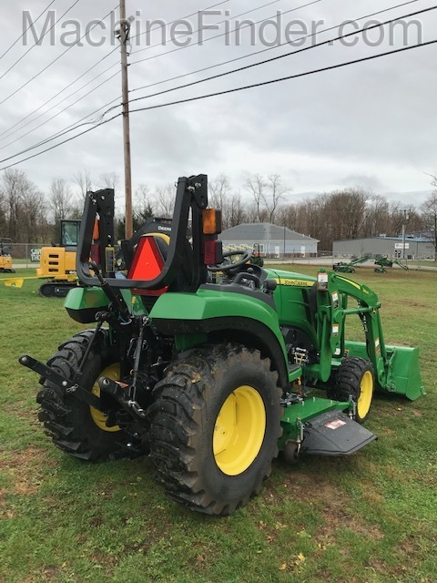 2017 John Deere 2032R Image 7