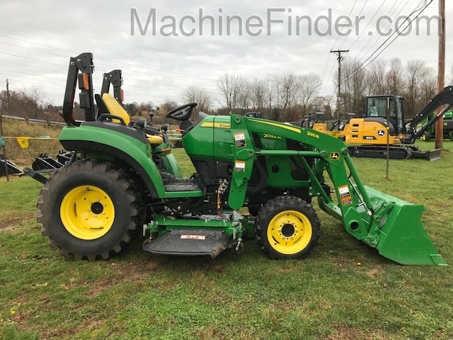 2017 John Deere 2032R Image 8