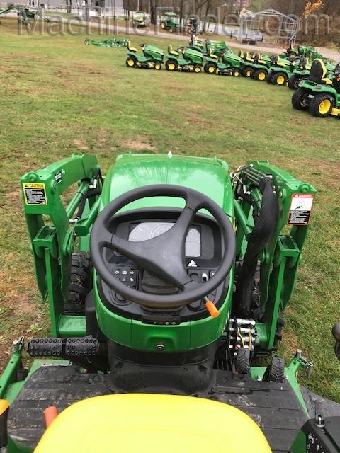 2017 John Deere 2032R Image 10