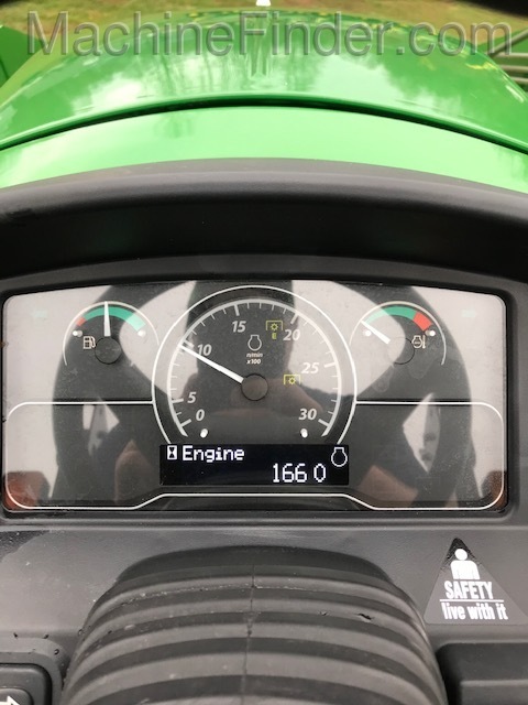 2017 John Deere 2032R Image 12