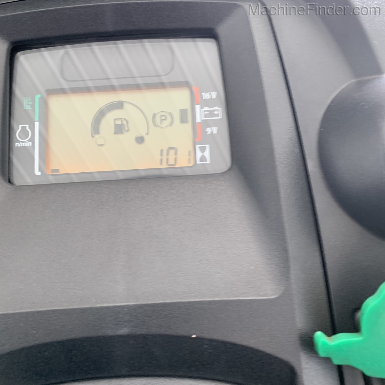 2020 John Deere X590 Image 6