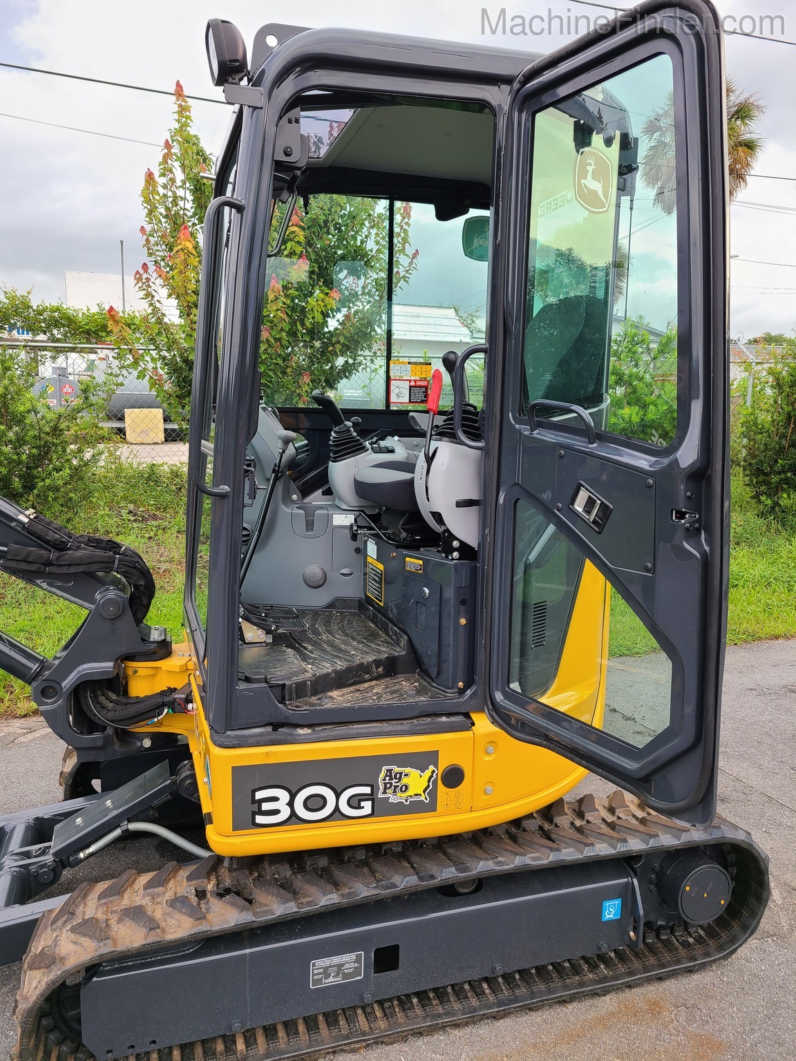 2020 John Deere 30G Image 8