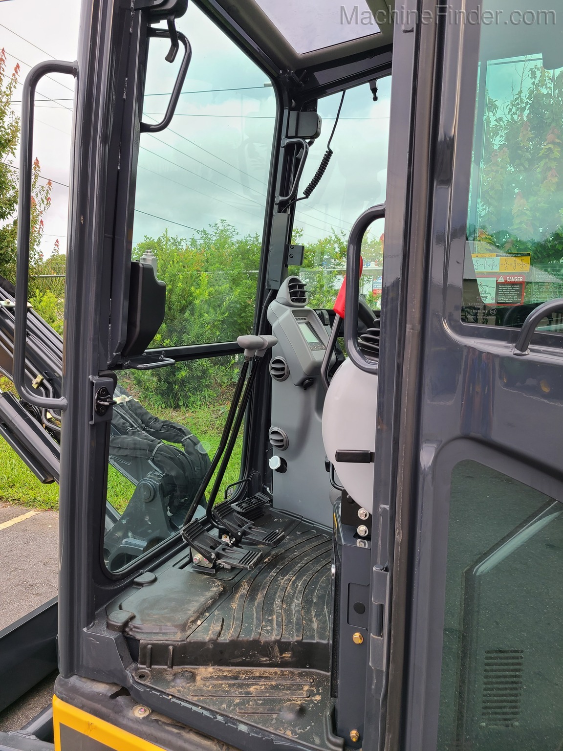 2020 John Deere 30G Image 10